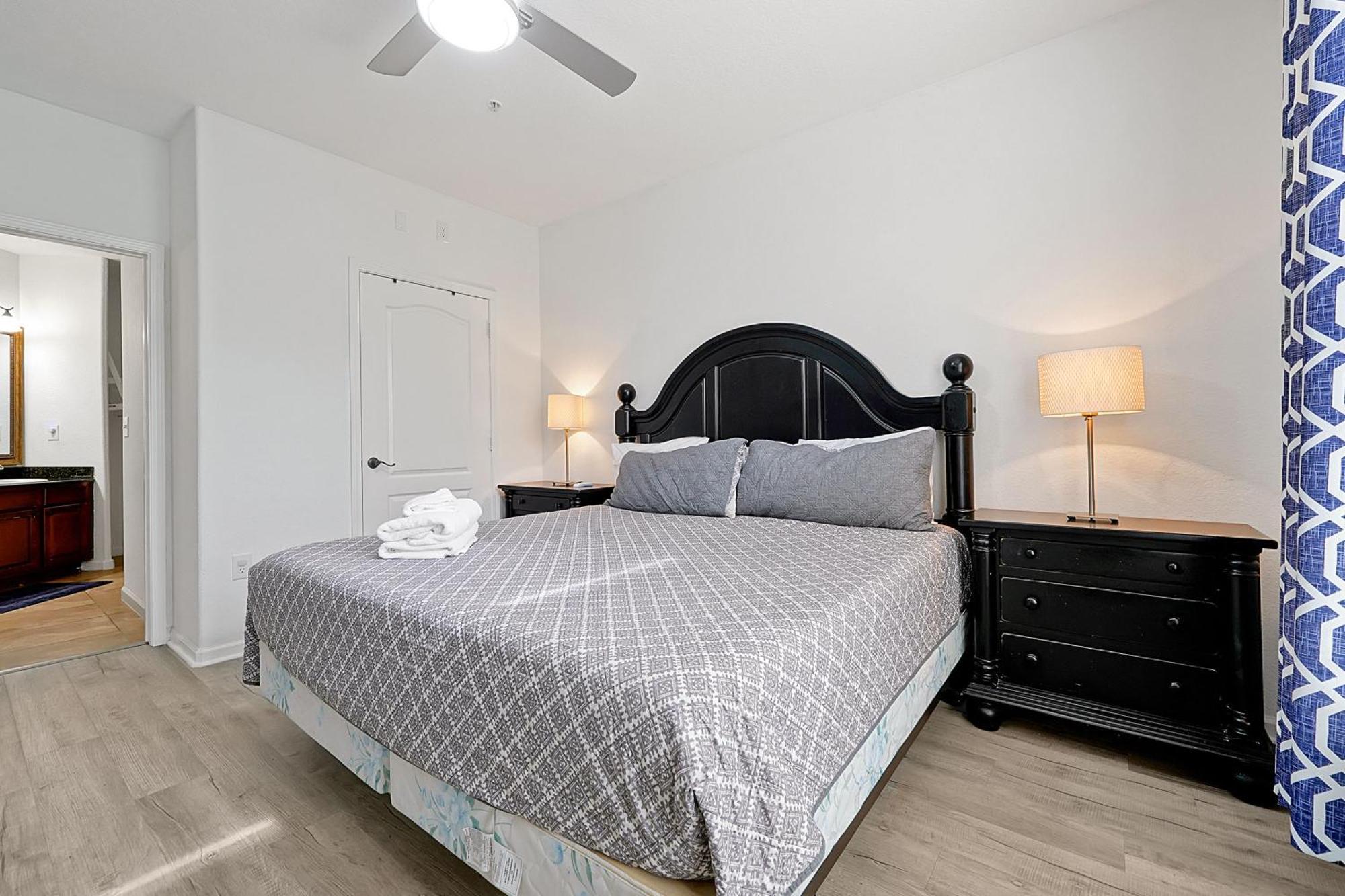 Bella Piazza - - 9 Miles From * Davenport