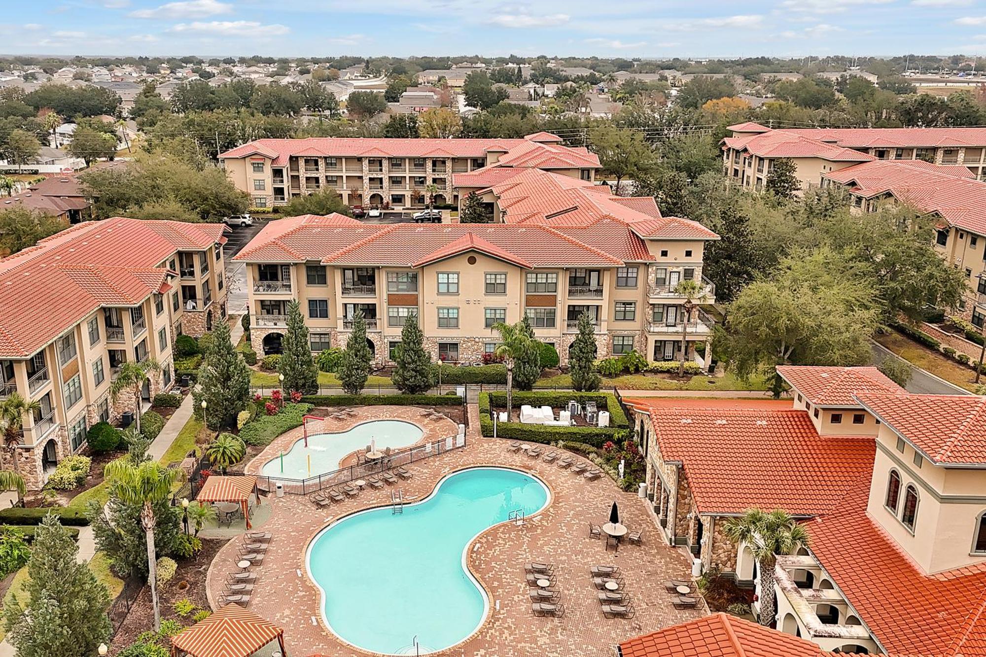 Bella Piazza - - 9 Miles From