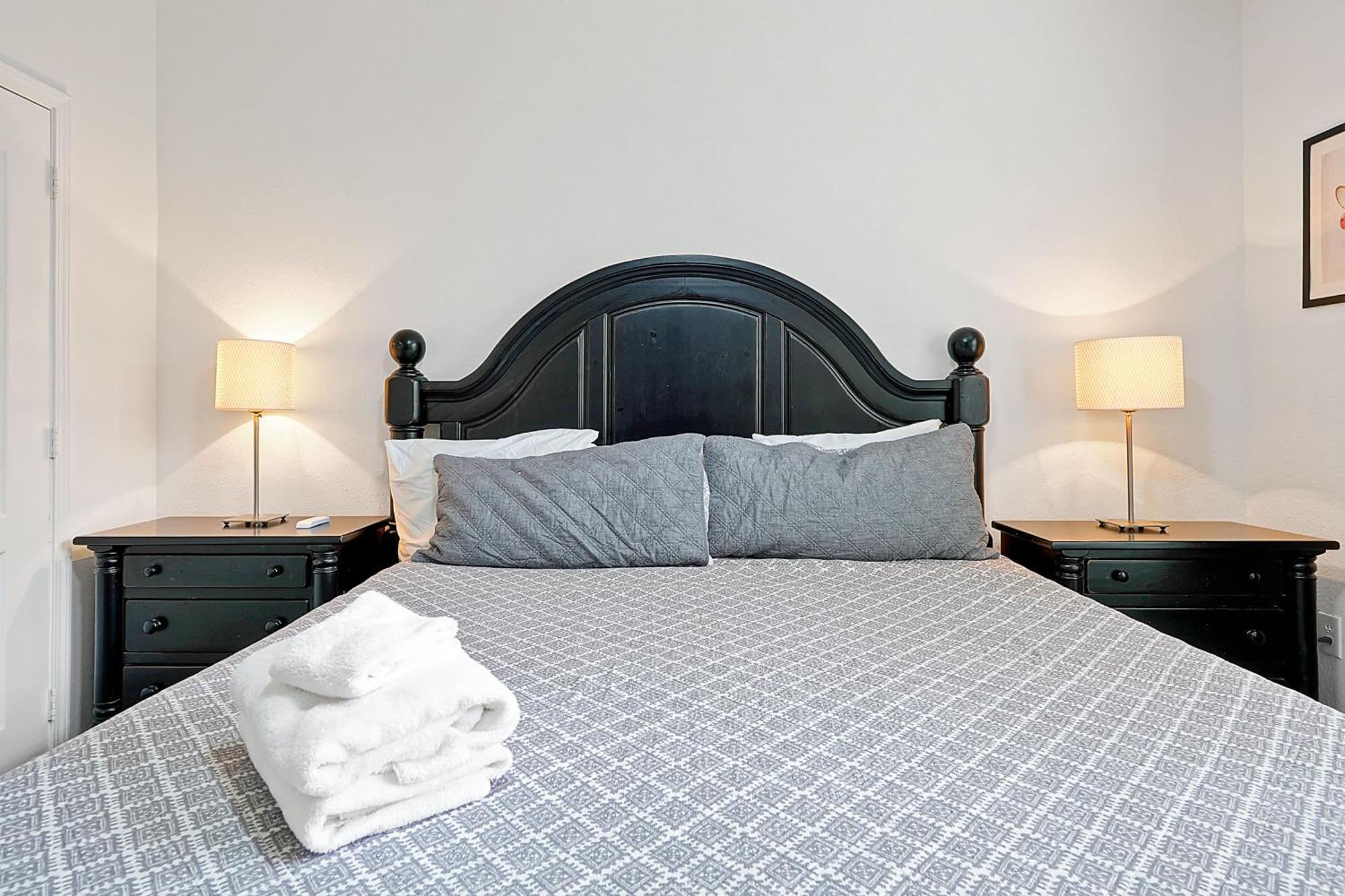 Bella Piazza - - 9 Miles From * Davenport