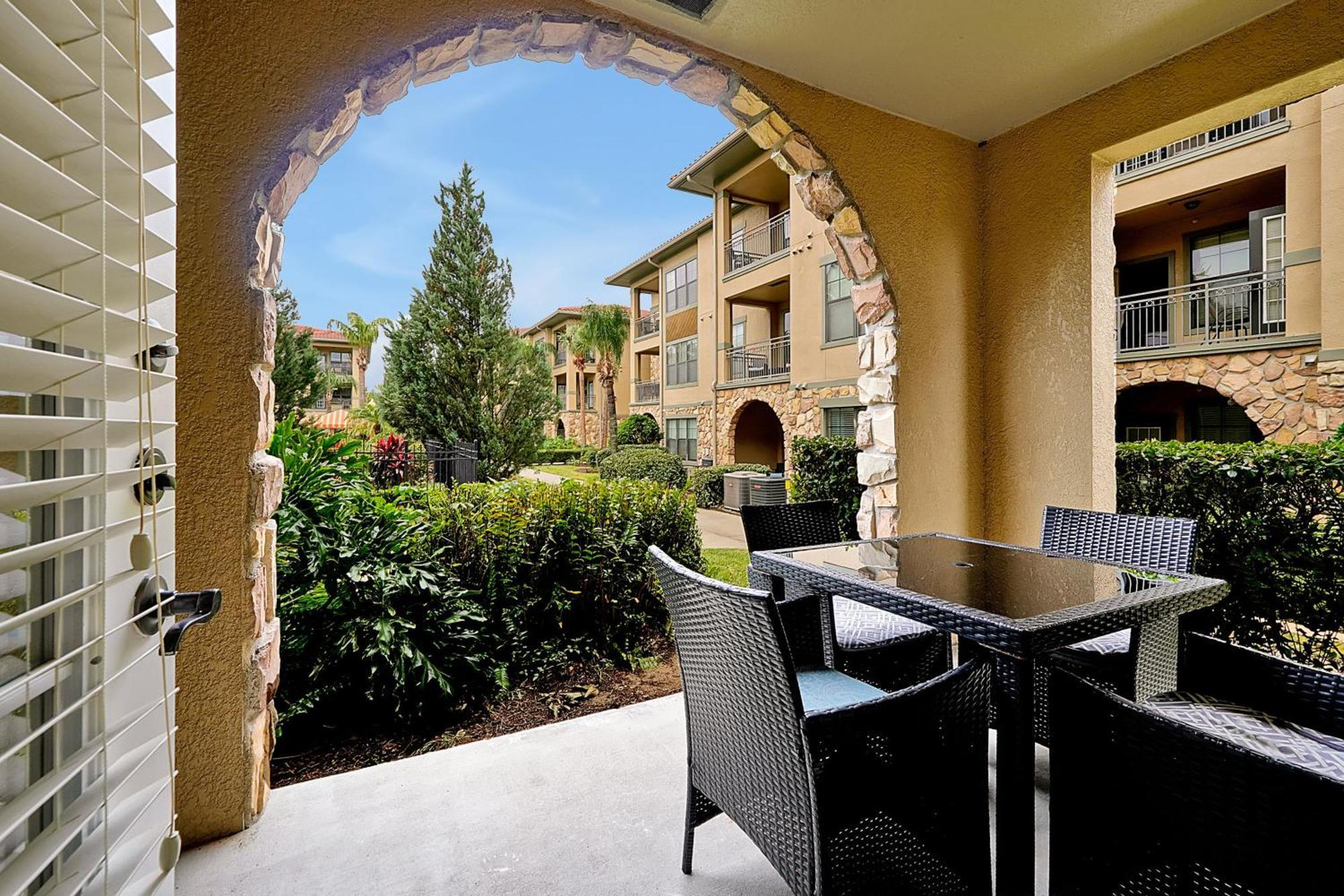 Bella Piazza - - 9 Miles From